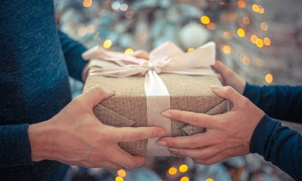 What Can You Take Along As A Gift While Visiting Old Age Homes?